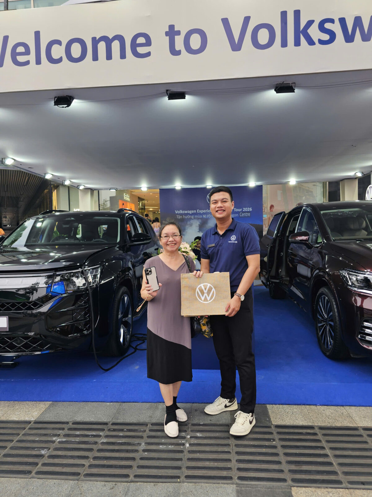 Sự Kiện Trưng Bày & Lái Thử Volkswagen Tại Saigon Centre 2026 | Hàng Trăm Khách Hàng Trải Nghiệm Teramont Pro & Viloran 16 z7928853890580 498a0f2cb4a859735289f136d6f1e226