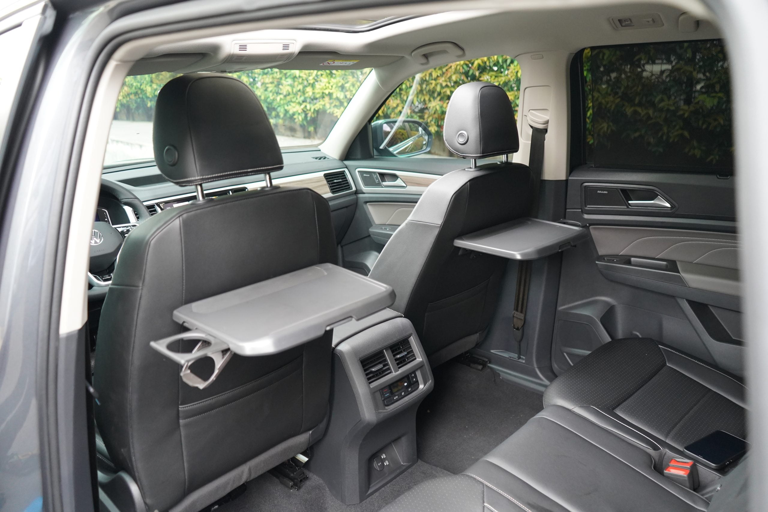 Volkswagen Teramont Limited Edition 1 scaled