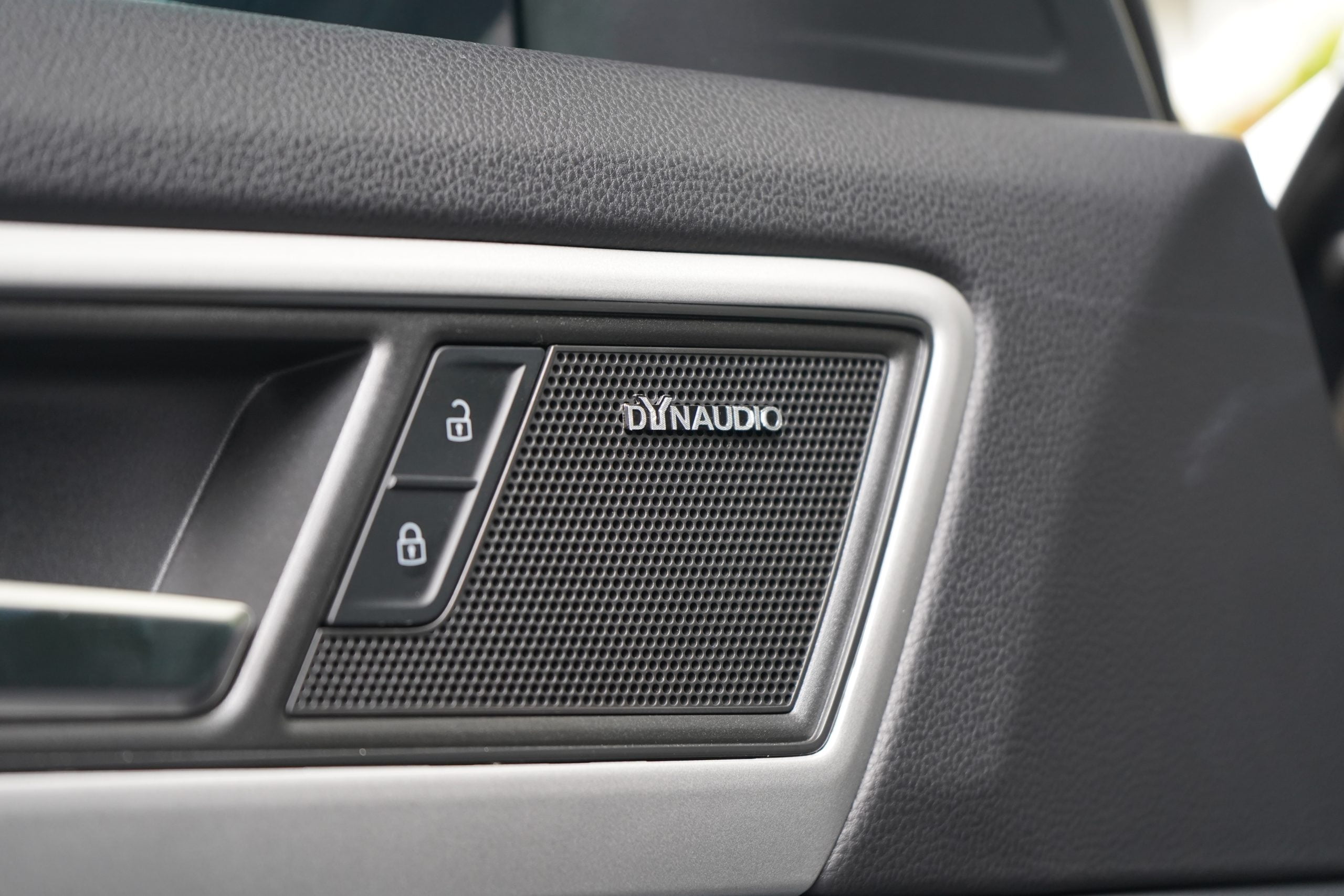 Volkswagen Teramont Limited Edition 33 scaled