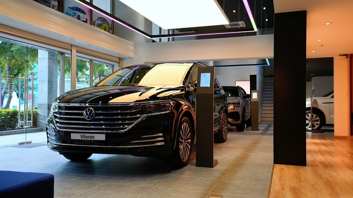 LÁI THỬ XE VOLKSWAGEN TẠI VW URBAN STORE KHÁNH HỘI - QUẬN 4 1 z6107197009962 66ee4269d874201ebfc5b513aaa92fc9