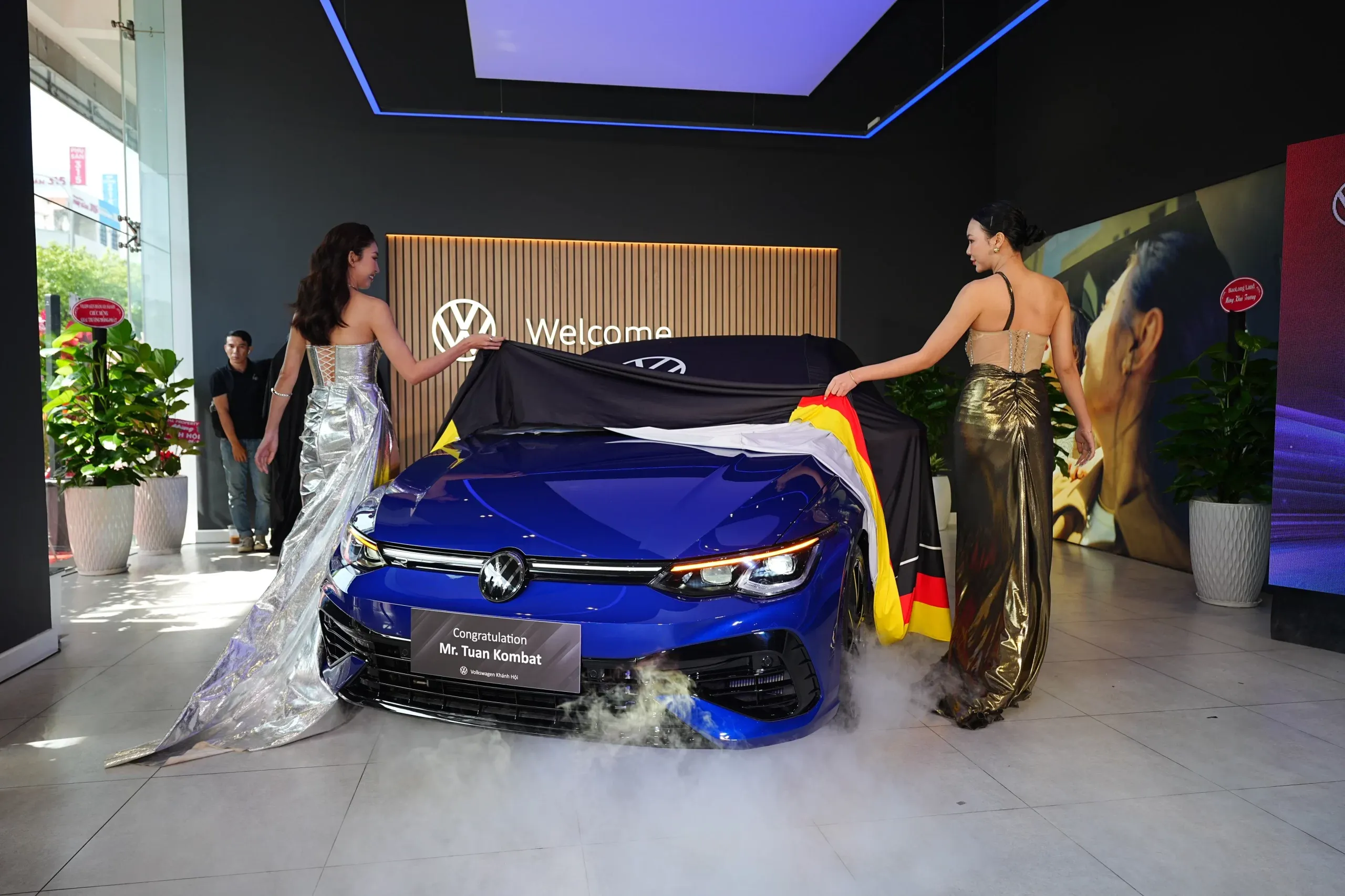 Volkswagen Urban Store Khánh Hội - Showroom Tiêu Chuẩn Toàn Cầu Mới Nhất Tại TP. Hồ Chí Minh 20 CUS02117 scaled