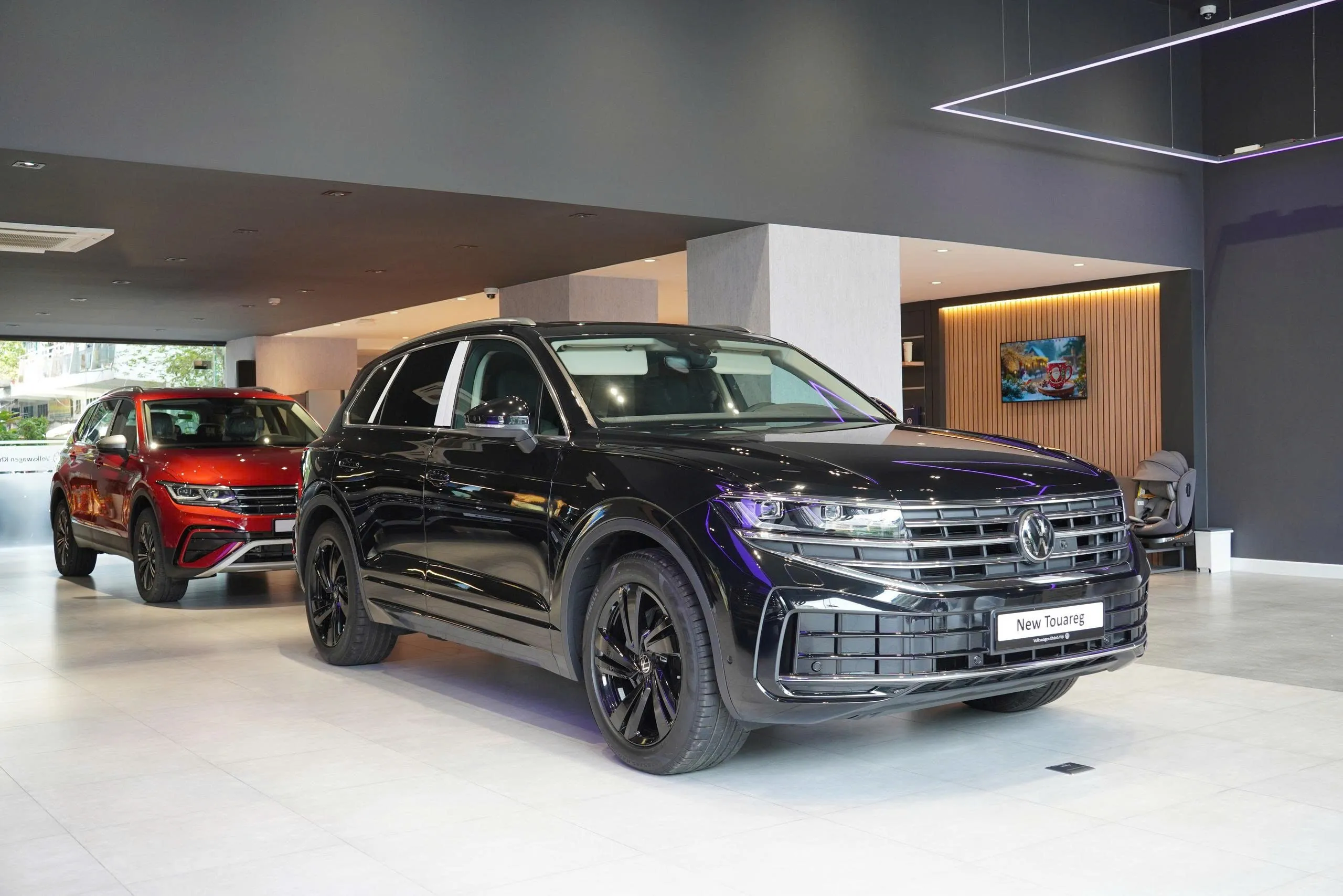 Volkswagen Urban Store Khánh Hội - Showroom Tiêu Chuẩn Toàn Cầu Mới Nhất Tại TP. Hồ Chí Minh 16 z7151340783589 3d923d2aa11096f7c6449fbcaf970812