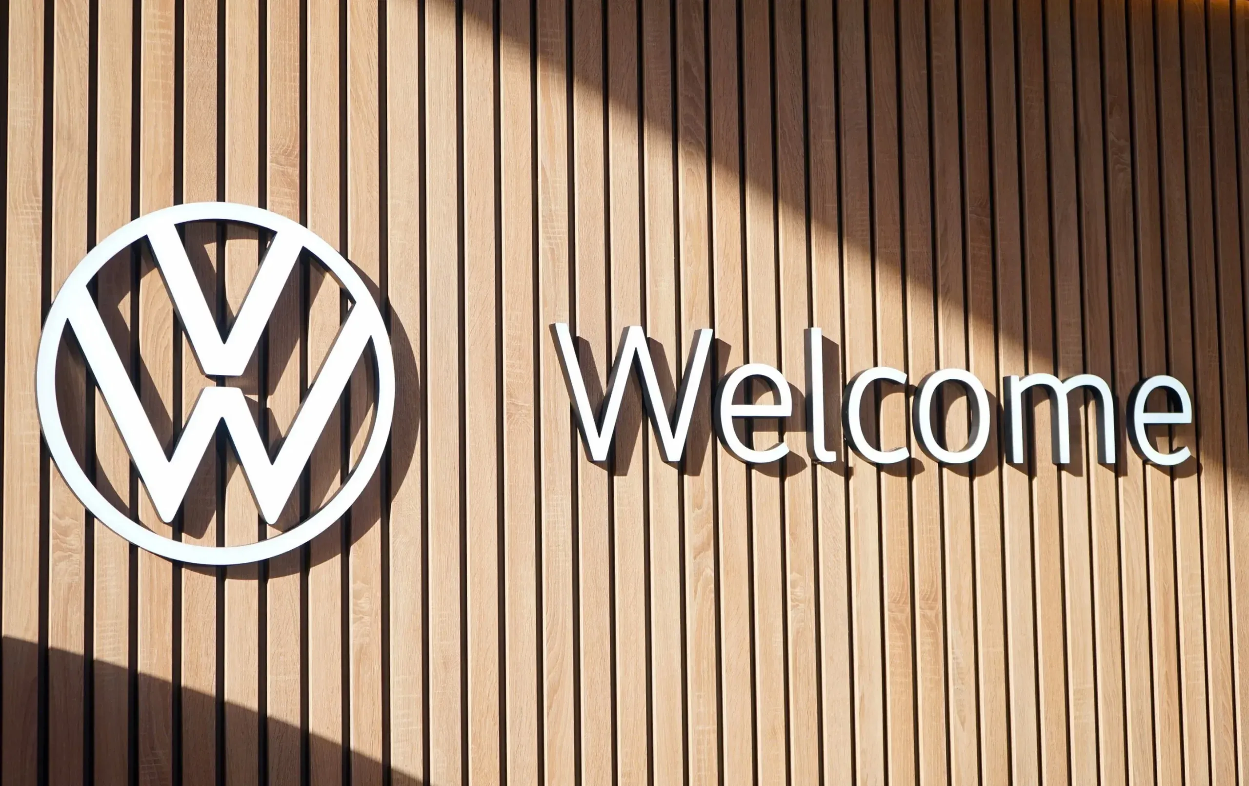 Volkswagen Urban Store Khánh Hội - Showroom Tiêu Chuẩn Toàn Cầu Mới Nhất Tại TP. Hồ Chí Minh 4 z7230085177225 7f59b02ce2cf4cd2b3d9c625cac777b8 scaled