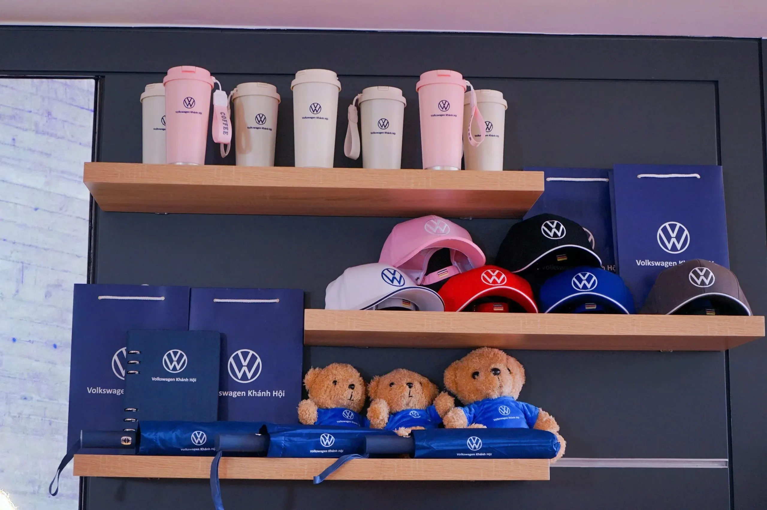 Volkswagen Urban Store Khánh Hội - Showroom Tiêu Chuẩn Toàn Cầu Mới Nhất Tại TP. Hồ Chí Minh 7 z7230085470237 85a895f46e914da7a458df83fd9a164d scaled